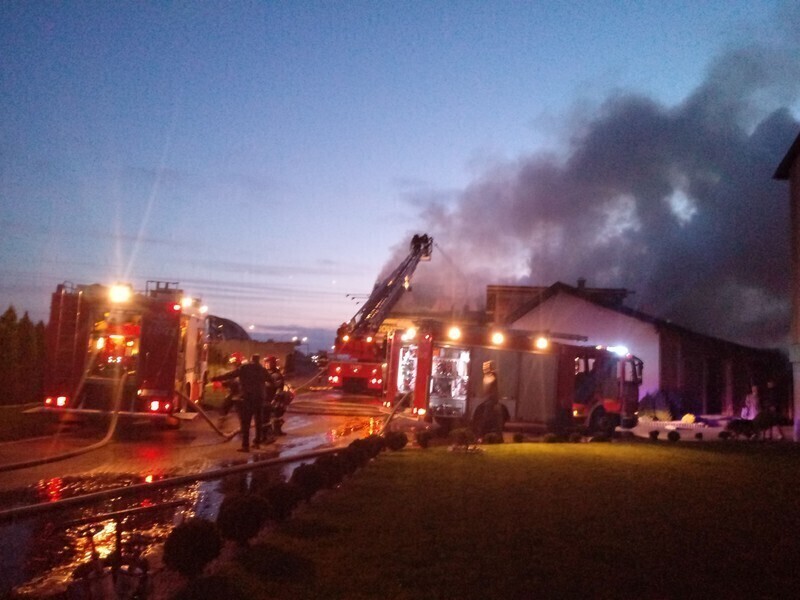 Zdjęcie 2: Płonęła stolarnia przy Twardosławickiej w Piotrkowie [AKTUALIZACJA]