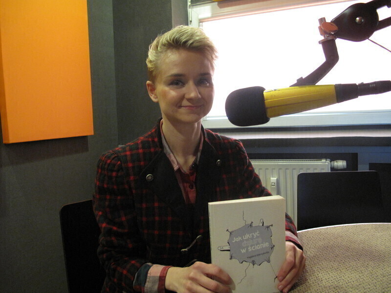 Jak ukryć dziurę w ścianie czyli książka-eksperyment piotrkowianki