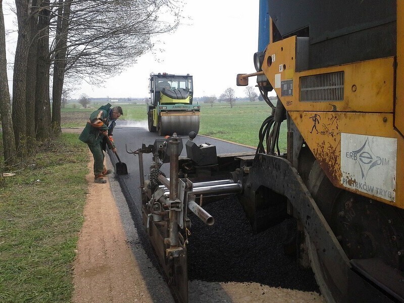 Gładko na drodze w Woźnikach Kolonii