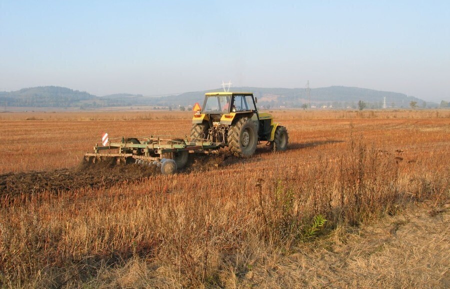 Policjanci apelują o szczególną ostrożność przy pracach polowych