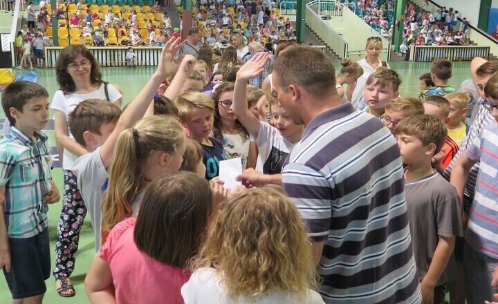 Karty pływaka rozdane