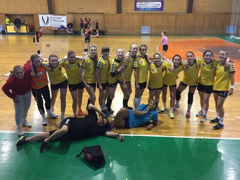 Młode szczypiornistki się rozkręcają