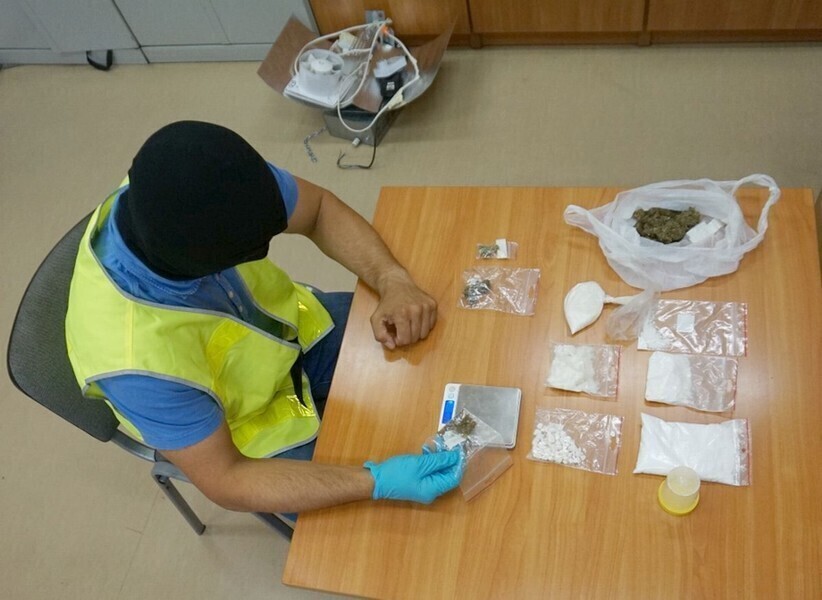 Marihuana amfetamina i mefedron w mieszkaniu w centrum miasta