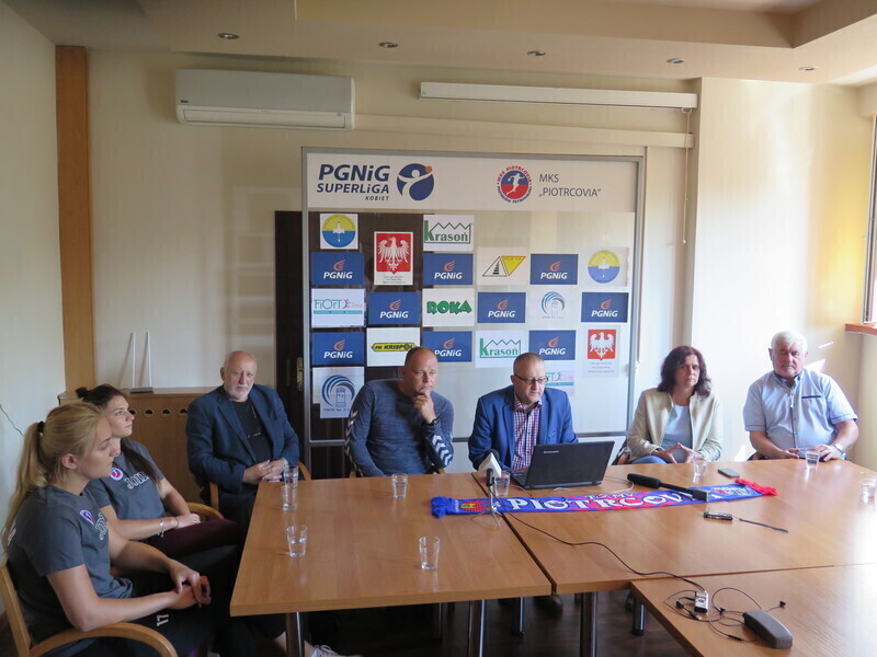 Piotrcovia niewiadomych coraz mniej