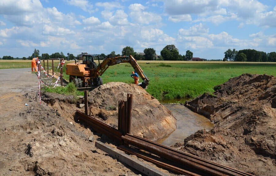 Rozpoczęto budowę mostu na Grabi
