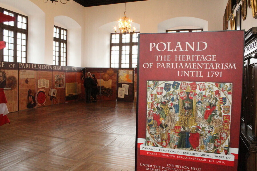 Zobacz wystawę o parlamentaryzmie