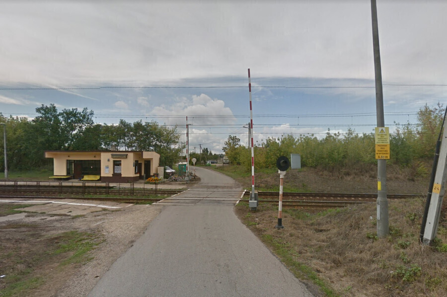 Zamknięty przejazd kolejowy w Wilkoszewicach