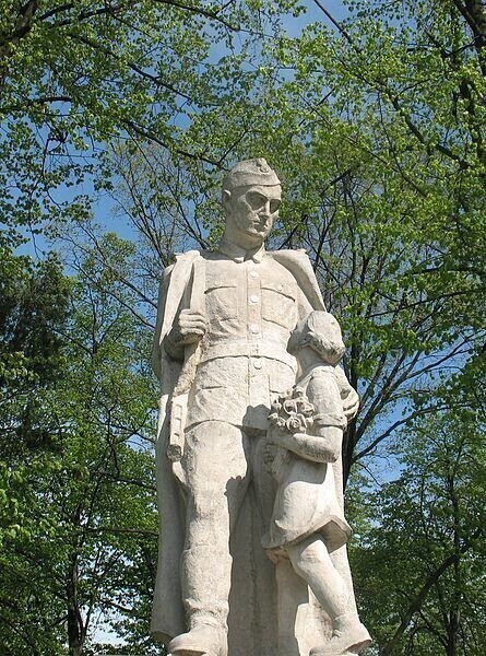 ONR chce usunięcia pomnika z placu Niepodległości. Szpeci okolicę