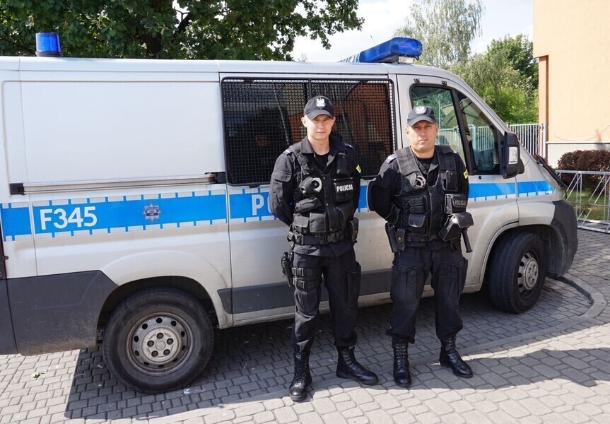 W ostatniej chwili uratowali desperatkę