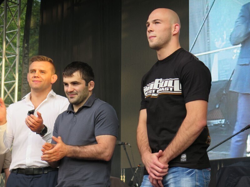 Kto docenia zapaśników