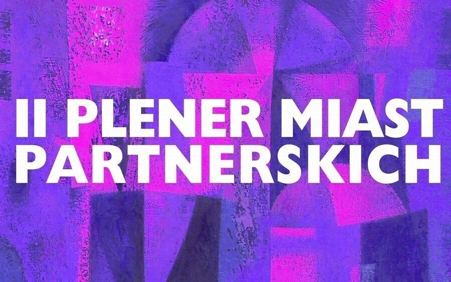 Poplenerowa wystawa do oglądania w hotelu