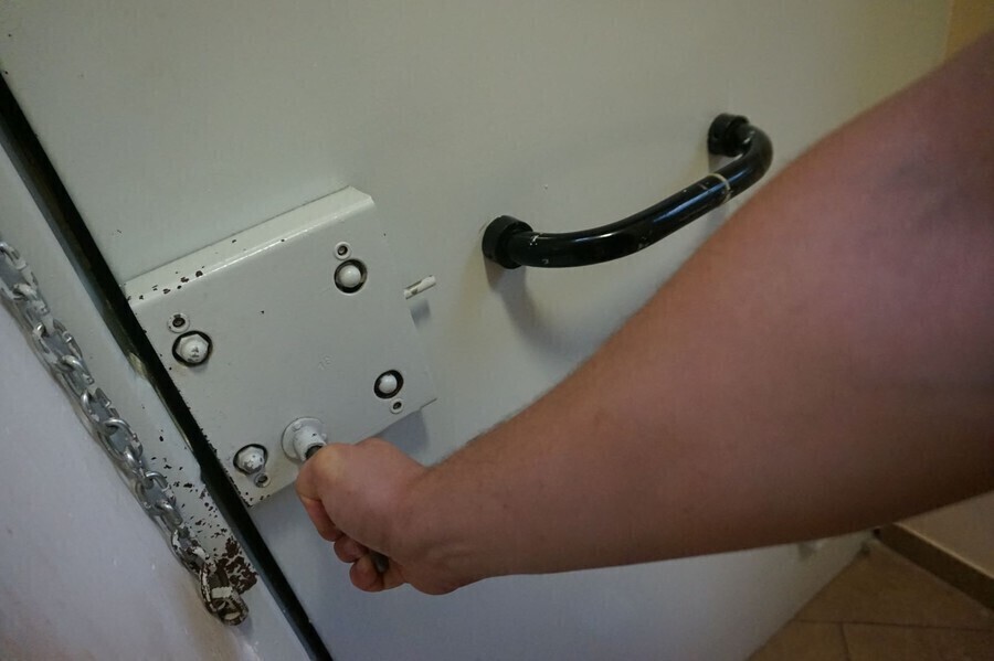 55-latka wypadła z III piętra