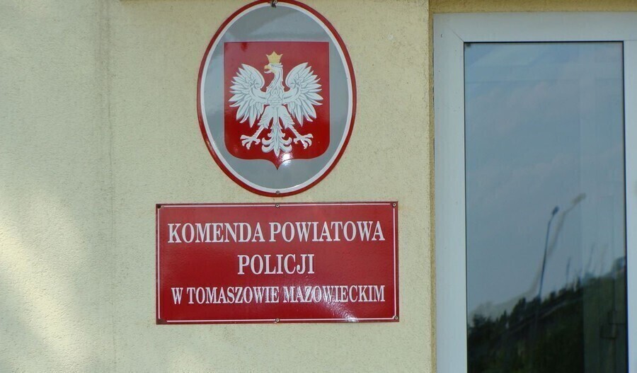 Policjanci ściągnęli desperata z torów