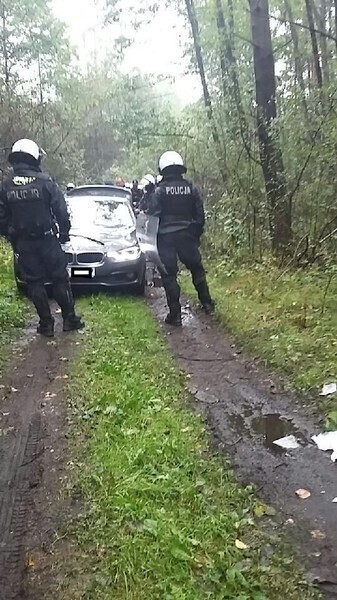 Kibole napadli na policjantów