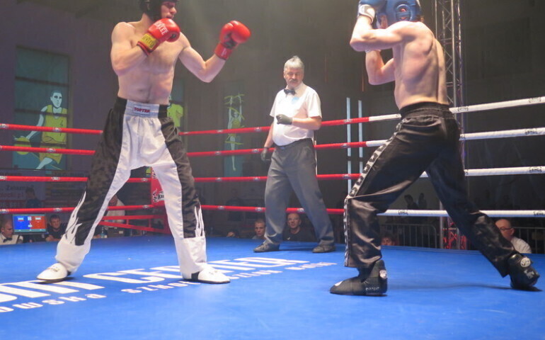 Kickbokserzy nie próżnują