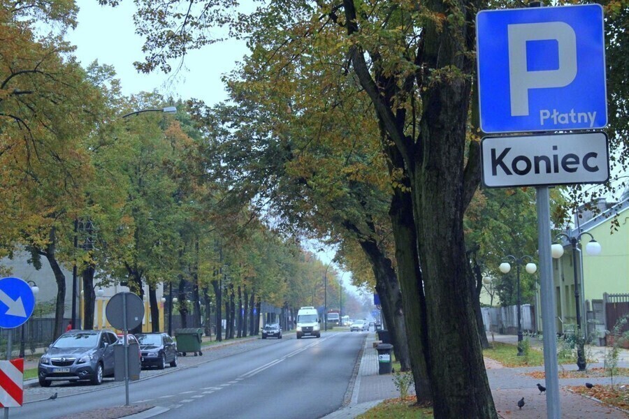 Strefa parkowania na razie bez opłat