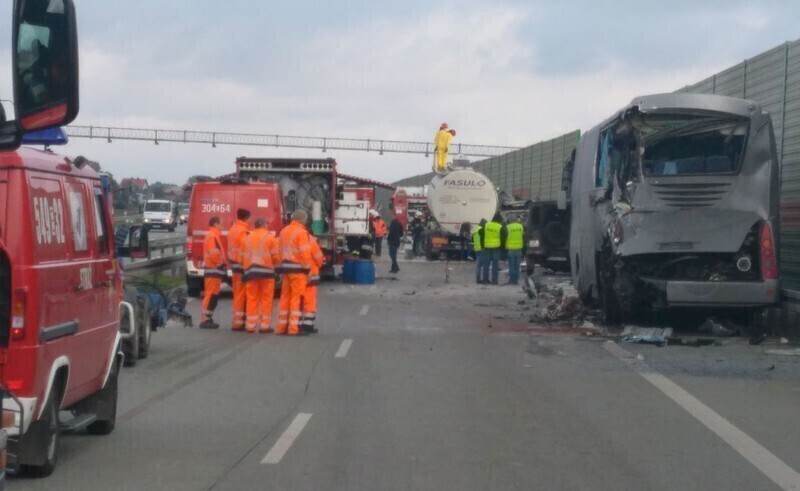 Zdjęcie 2: Wypadek na S8, rannych 7 osób!  [VIDEO]