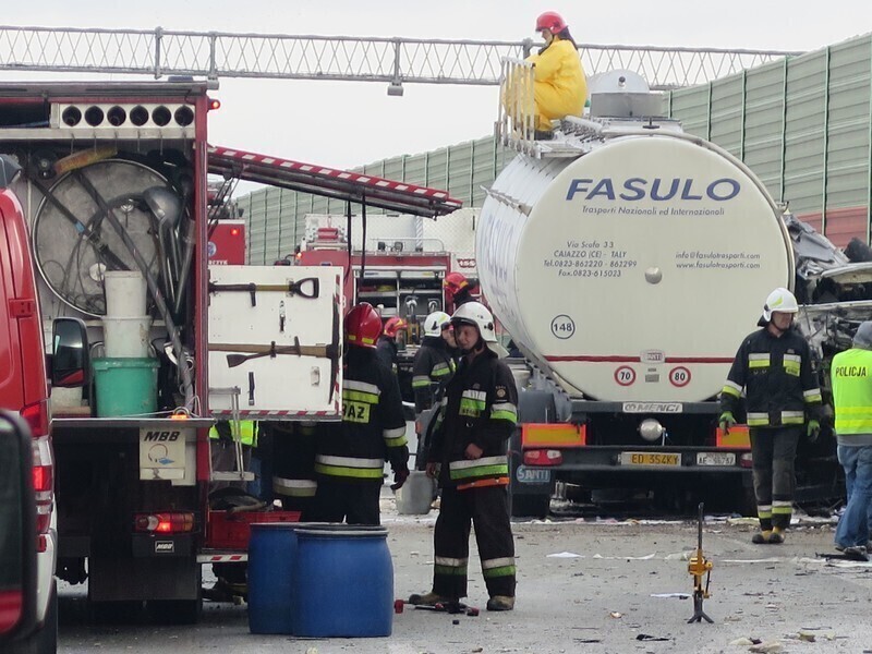 Zdjęcie 11: Wypadek na S8, rannych 7 osób!  [VIDEO]