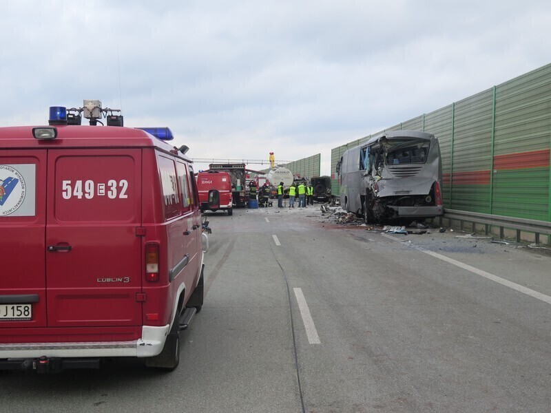 Zdjęcie 12: Wypadek na S8, rannych 7 osób!  [VIDEO]