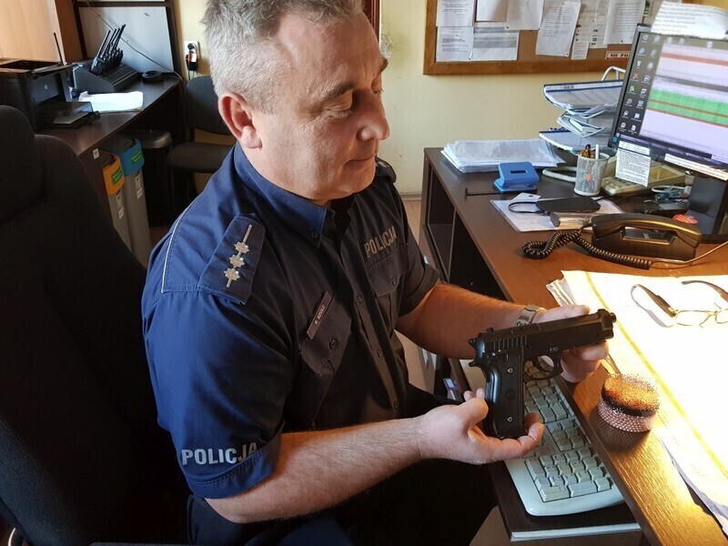 Strzelał do puszek trafił w okno bloku