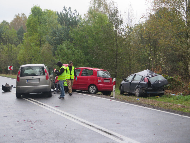 Zdjęcie 5: Dwie osoby zginęły na DK 48 