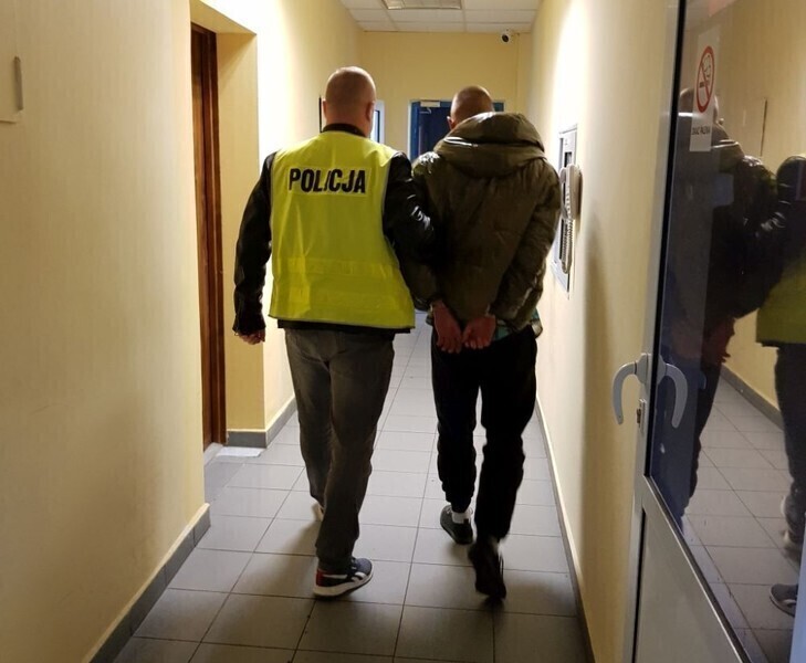 Ukradł perfumy poturbował ochroniarza