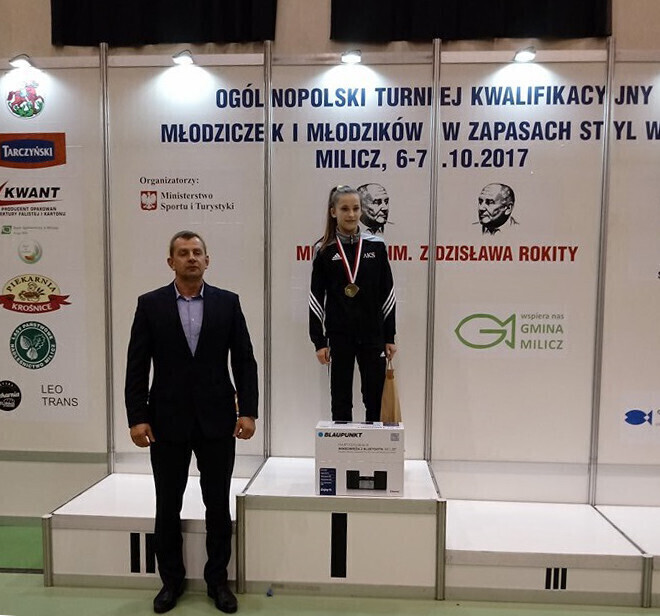 5 medali zapaśniczek AKS Piotrków