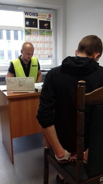 Ukradł dwie nawigacje z busa