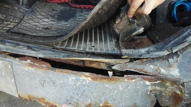 Kabinę zżerała rdza