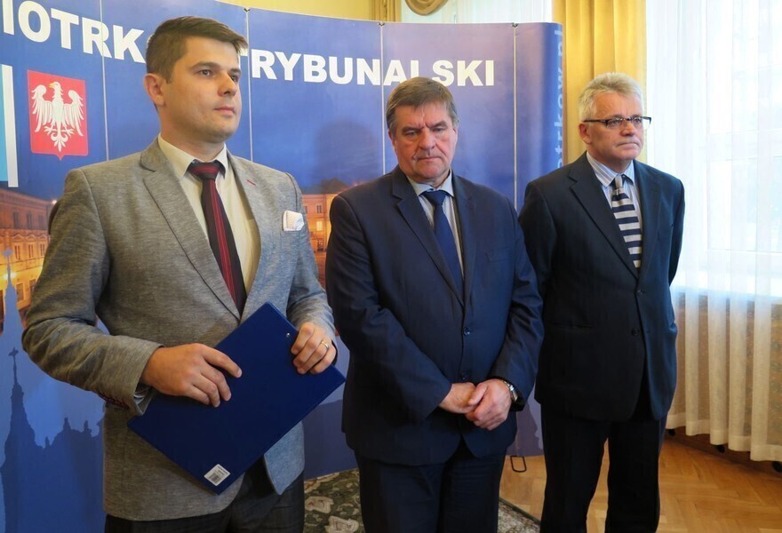 Odbijanie piłeczki w sprawie przychodni przy ul. Dmowskiego. Magistrat wydaje oświadczenie