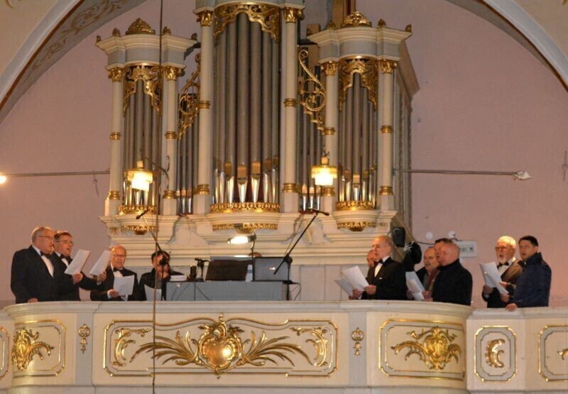 Uroczyste śpiewanie pieśni patriotycznych