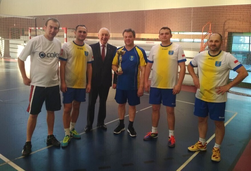 Samorządowcy z Woli Krzysztoporskiej najlepsi w siatkówce