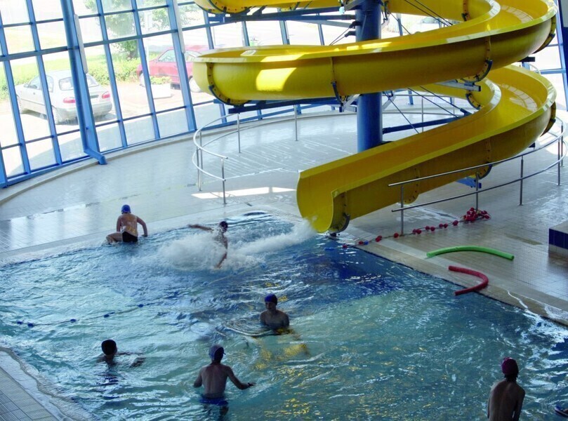 Basen przy Belzackiej ciągle zajęty