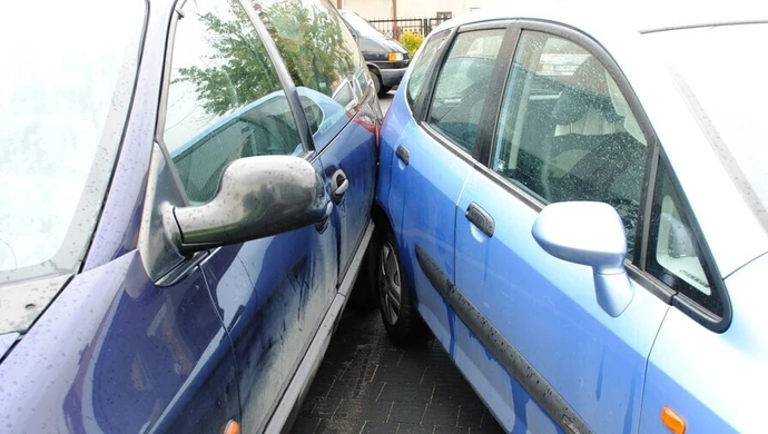 Rozbijał się mercedesem na cudzym podwórku