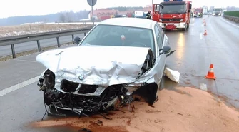 Wypadek na S8, dwie osoby ranne