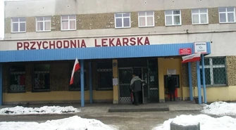 Kilkuset mieszkańców Piotrkowa protestuje. Nie chcą, by zabrano im przychodnię 