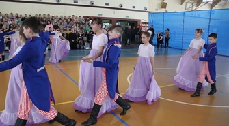 Pokazują dzieciom kraj swoich przodków