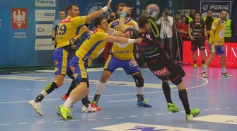 Sportowe święto zakłócone przez kibiców