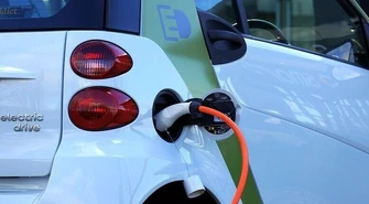 Wzrasta sprzedaż samochodów w tym hybryd	