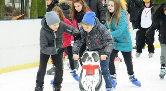 Tańce i hulanki na piotrkowskim lodowisku