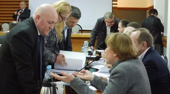 Nowa sieć szkół zatwierdzona. Radni PiS „wybuczeni” przez nauczycieli