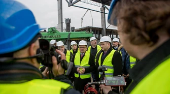 Posłowie wizytowali budowę Areny Lodowej