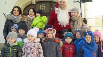 Sesja zdjęciowa piotrkowskich przedszkolaków z gwiazdorem polskiego kina 