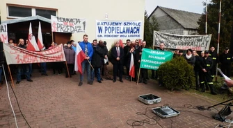 "Podstawówkę zostawić, rządzących odprawić" 