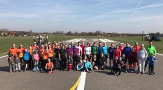 Pobiegli po pasie startowym