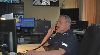 Powiedział, że wszedł na słup trakcji elektrycznej i za chwilę skoczy 