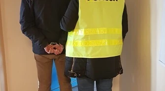 Pijany, agresywny i wulgarny rowerzysta chciał przekupić policjantów