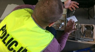 Uciekając, gubili łupy 