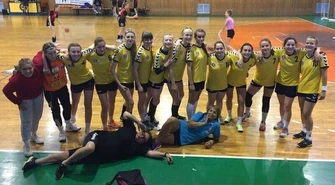 Młode szczypiornistki się rozkręcają