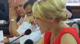 Kolejna awantura o mediatekę 